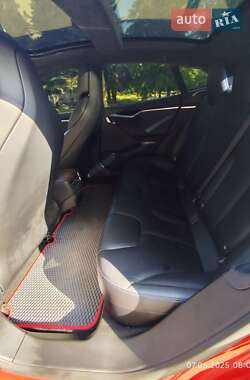 Лифтбек Tesla Model S 2017 в Запорожье