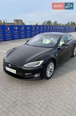 Tesla Model S  2018