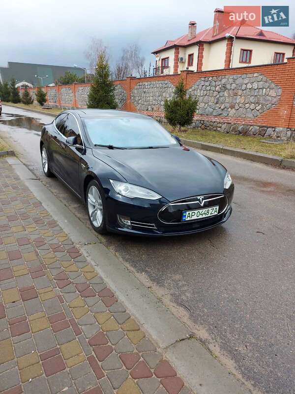 Tesla Model S 2015