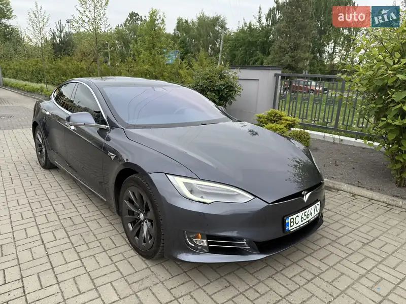Tesla Model S 2019