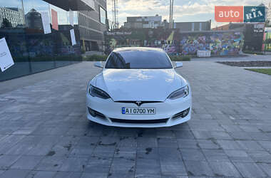 Tesla Model S  2020