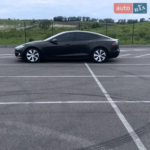 Tesla Model S 2016