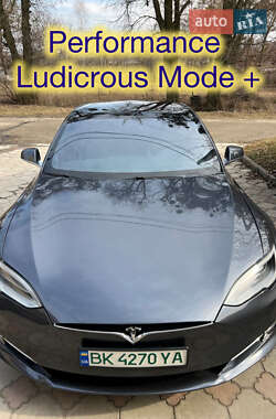 Tesla Model S  2020