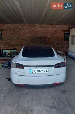 Tesla Model S 2015
