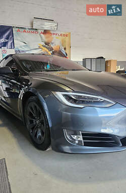Tesla Model S 2017