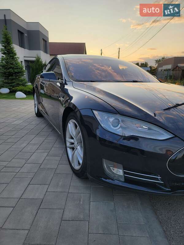 Лифтбек Tesla Model S 2013 в Днепре