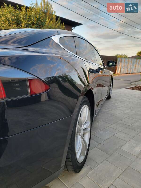 Лифтбек Tesla Model S 2013 в Днепре