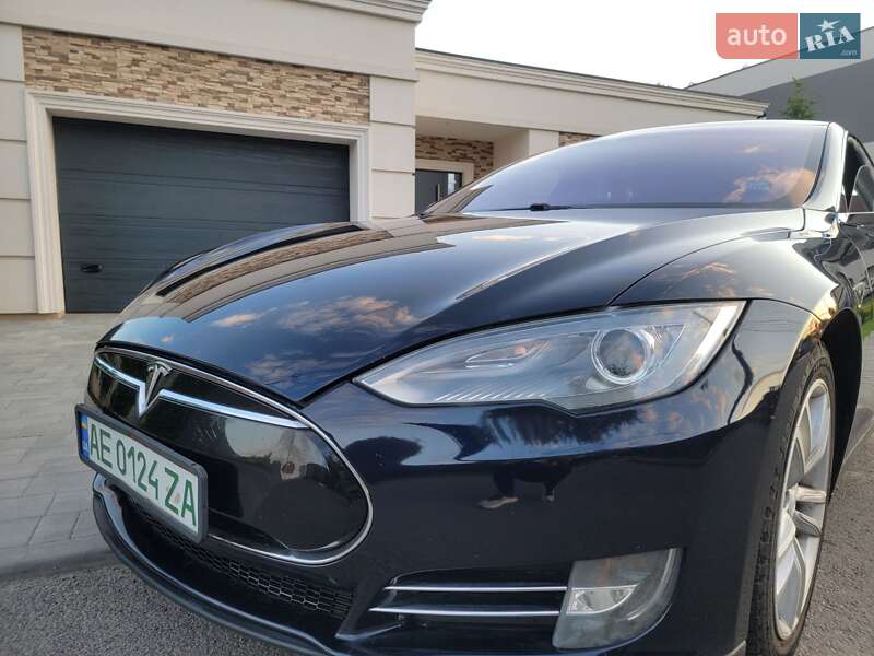 Лифтбек Tesla Model S 2013 в Днепре