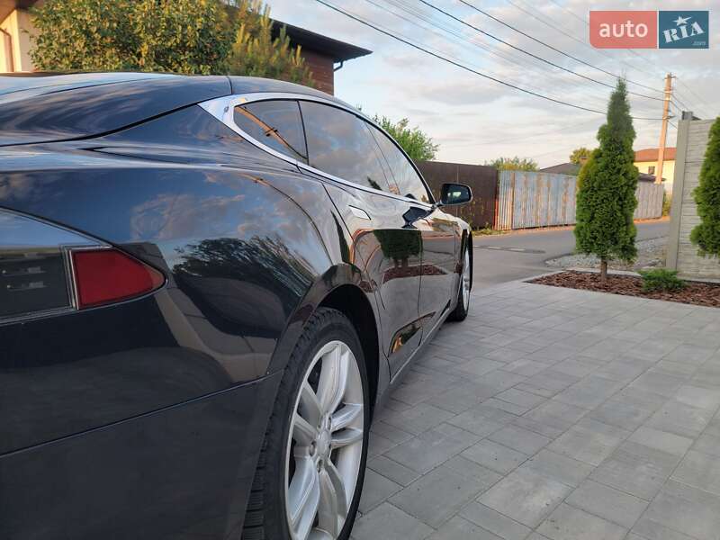 Лифтбек Tesla Model S 2013 в Днепре