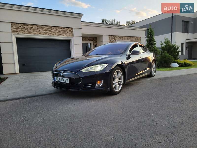 Лифтбек Tesla Model S 2013 в Днепре