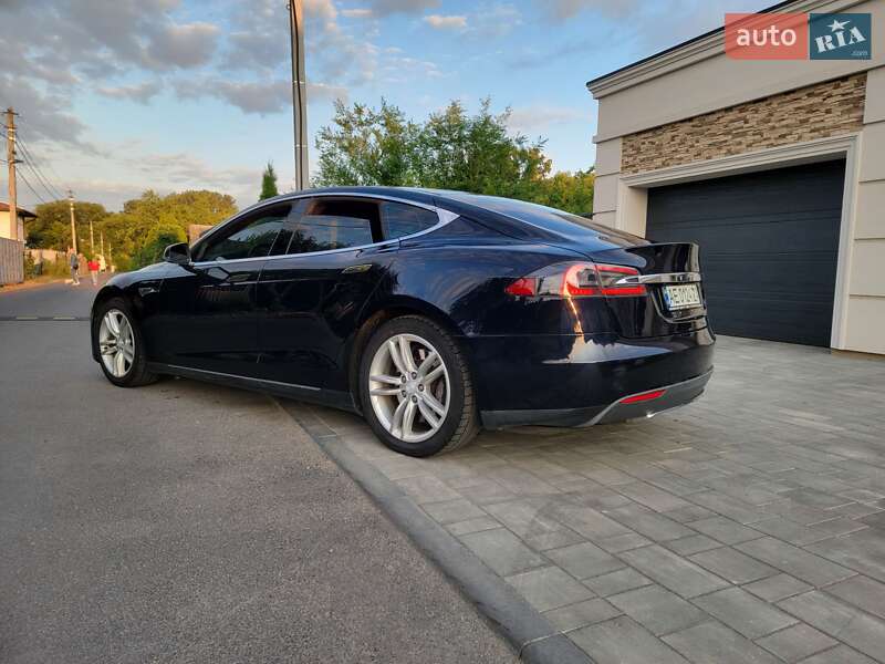 Лифтбек Tesla Model S 2013 в Днепре