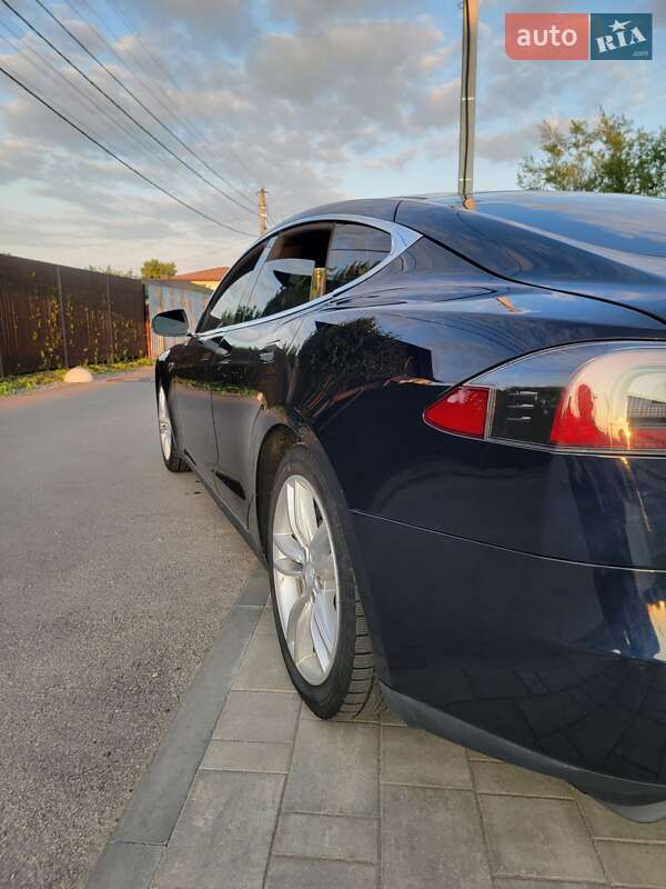 Лифтбек Tesla Model S 2013 в Днепре