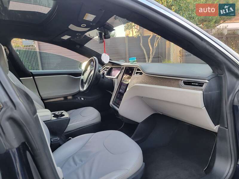 Лифтбек Tesla Model S 2013 в Днепре