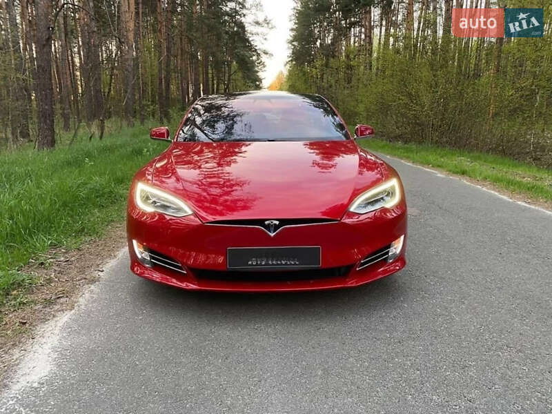 Лифтбек Tesla Model S 2017 в Киеве