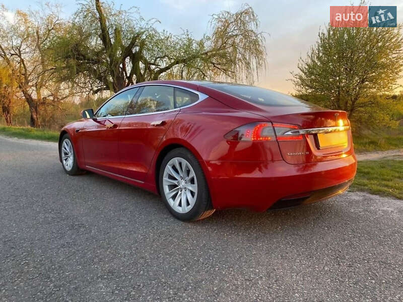 Лифтбек Tesla Model S 2017 в Киеве