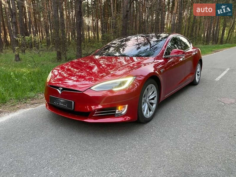 Лифтбек Tesla Model S 2017 в Киеве