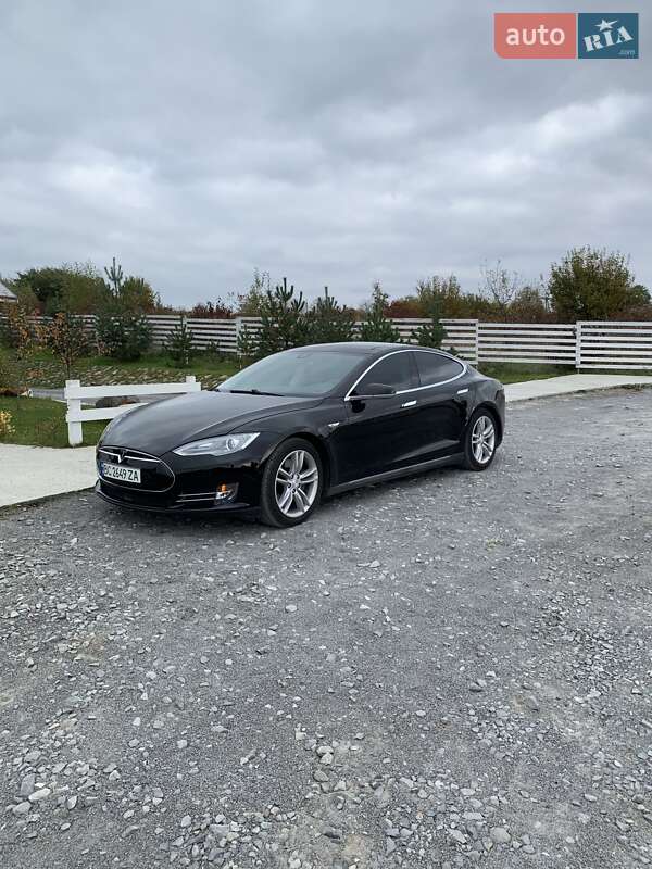Лифтбек Tesla Model S 2015 в Львове