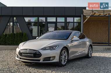 Tesla Model S 2012