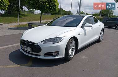 Tesla Model S 2015