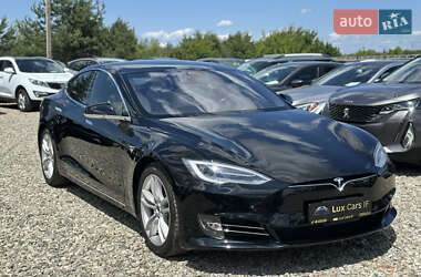 Tesla Model S  2020