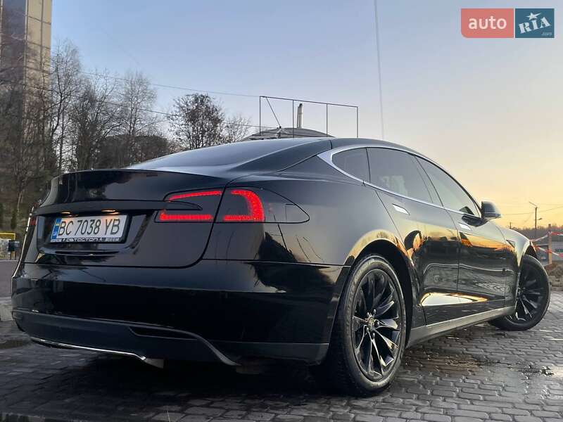 Tesla Model S 2014