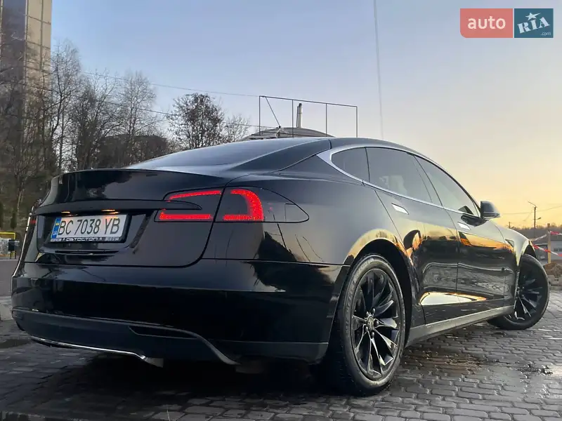 Tesla Model S 2014