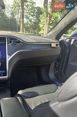 Ліфтбек Tesla Model S 2017 в Івано-Франківську