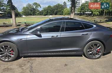 Ліфтбек Tesla Model S 2017 в Івано-Франківську