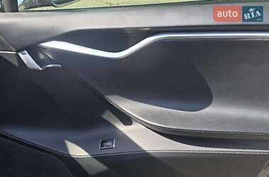 Ліфтбек Tesla Model S 2017 в Івано-Франківську