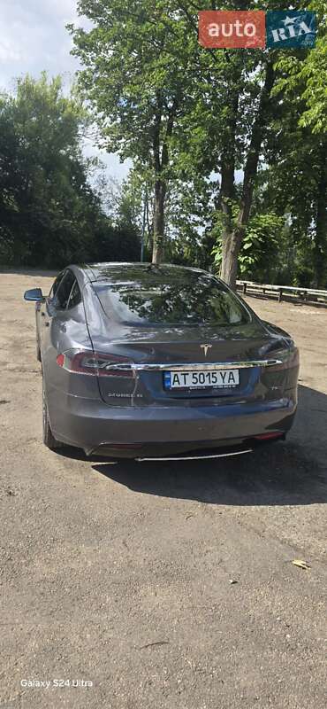 Ліфтбек Tesla Model S 2017 в Івано-Франківську