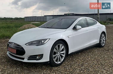 Tesla Model S 2015