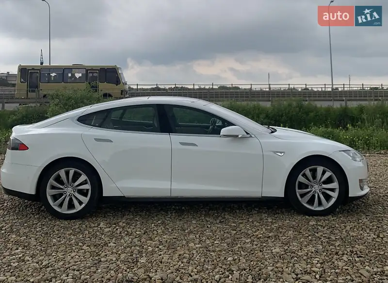 Tesla Model S 2015