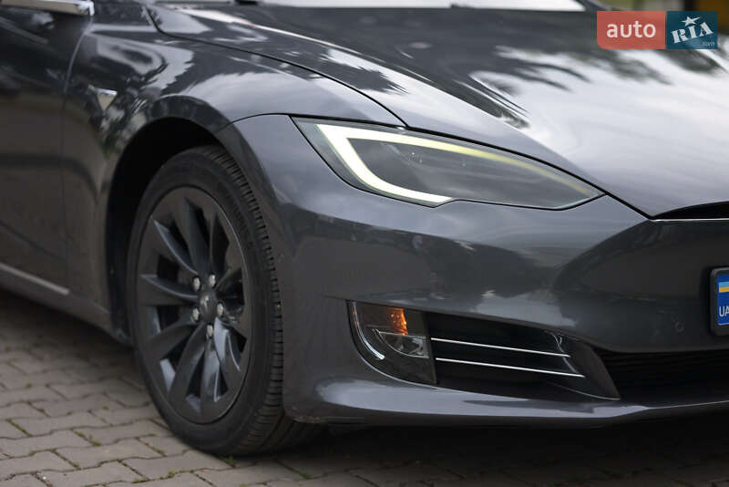 Ліфтбек Tesla Model S 2018 в Чернівцях