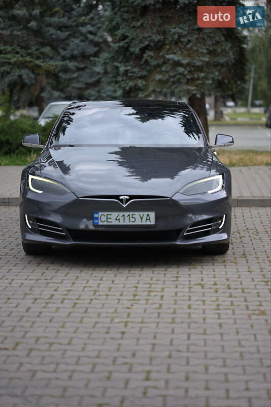 Ліфтбек Tesla Model S 2018 в Чернівцях
