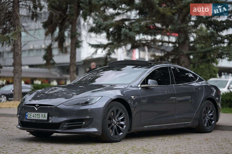 Ліфтбек Tesla Model S 2018 в Чернівцях