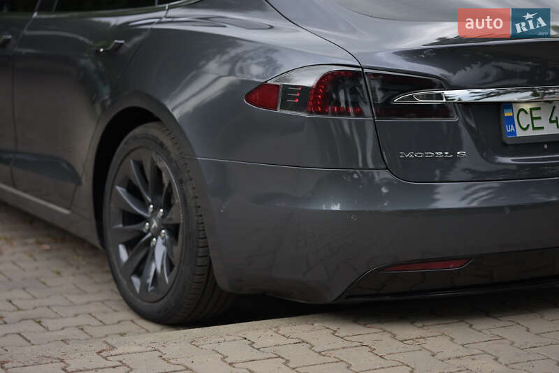 Ліфтбек Tesla Model S 2018 в Чернівцях