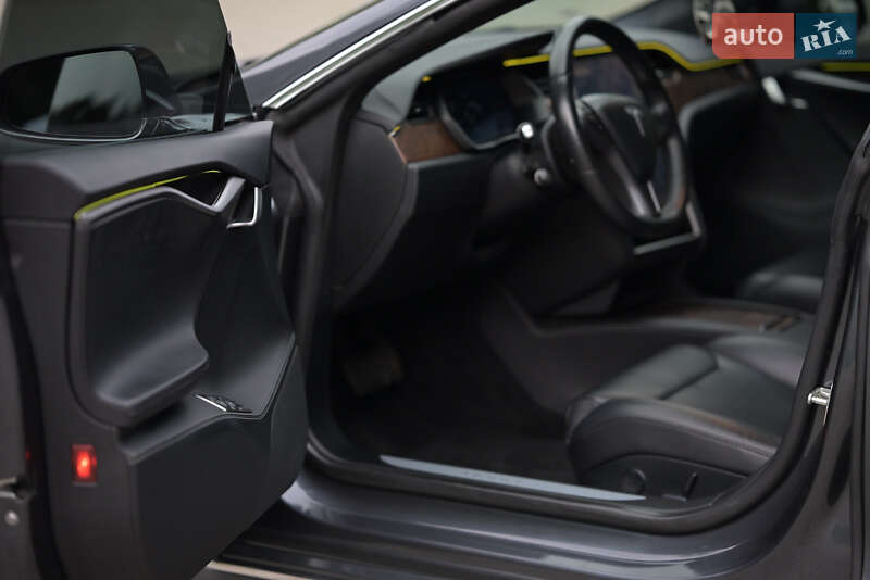 Ліфтбек Tesla Model S 2018 в Чернівцях