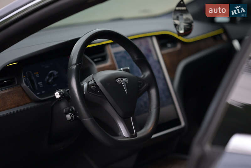 Ліфтбек Tesla Model S 2018 в Чернівцях
