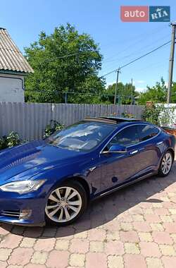 Tesla Model S 2015