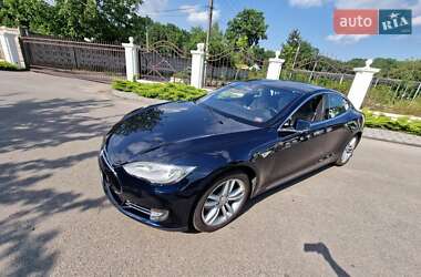 Лифтбек Tesla Model S 2015 в Виннице