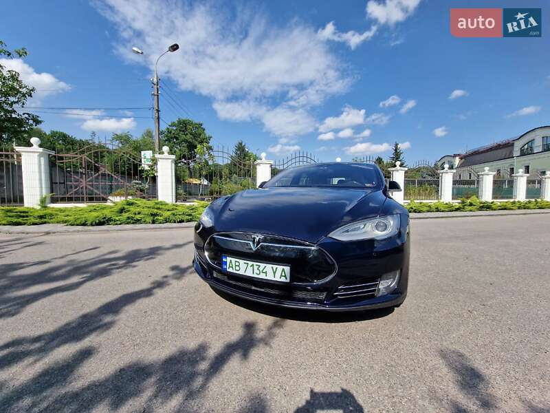 Лифтбек Tesla Model S 2015 в Виннице