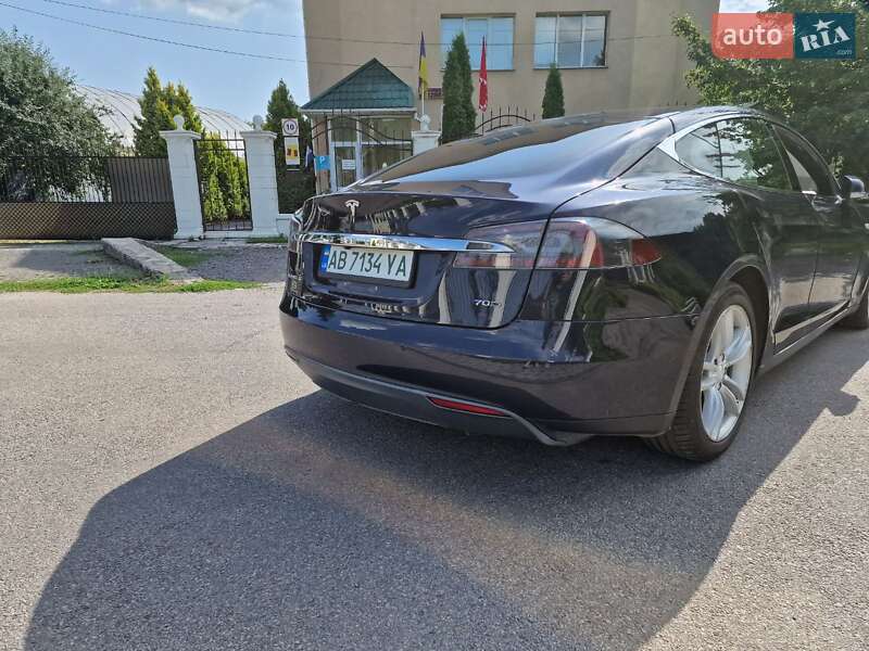 Лифтбек Tesla Model S 2015 в Виннице