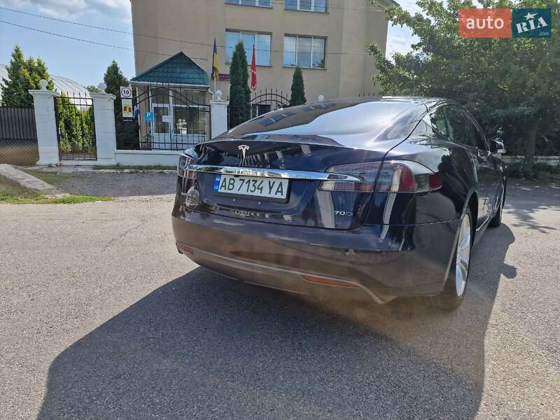 Лифтбек Tesla Model S 2015 в Виннице