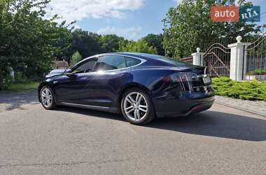 Лифтбек Tesla Model S 2015 в Виннице