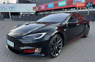 Tesla Model S  2020