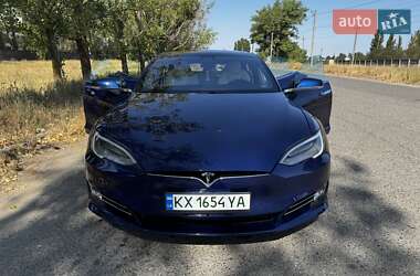 Tesla Model S  2020