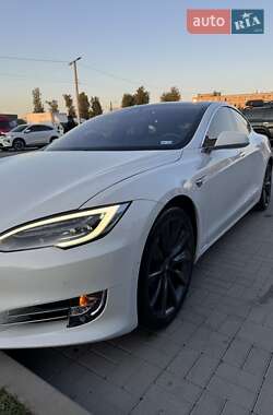Tesla Model S  2020