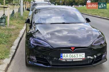 Tesla Model S  2020