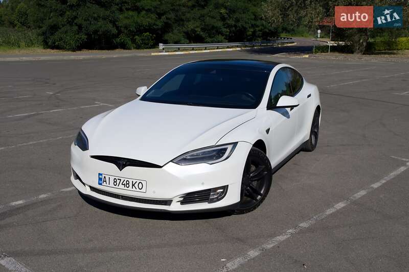 Лифтбек Tesla Model S 2015 в Ирпене