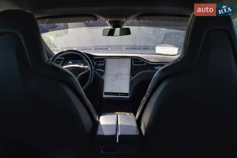 Лифтбек Tesla Model S 2015 в Ирпене